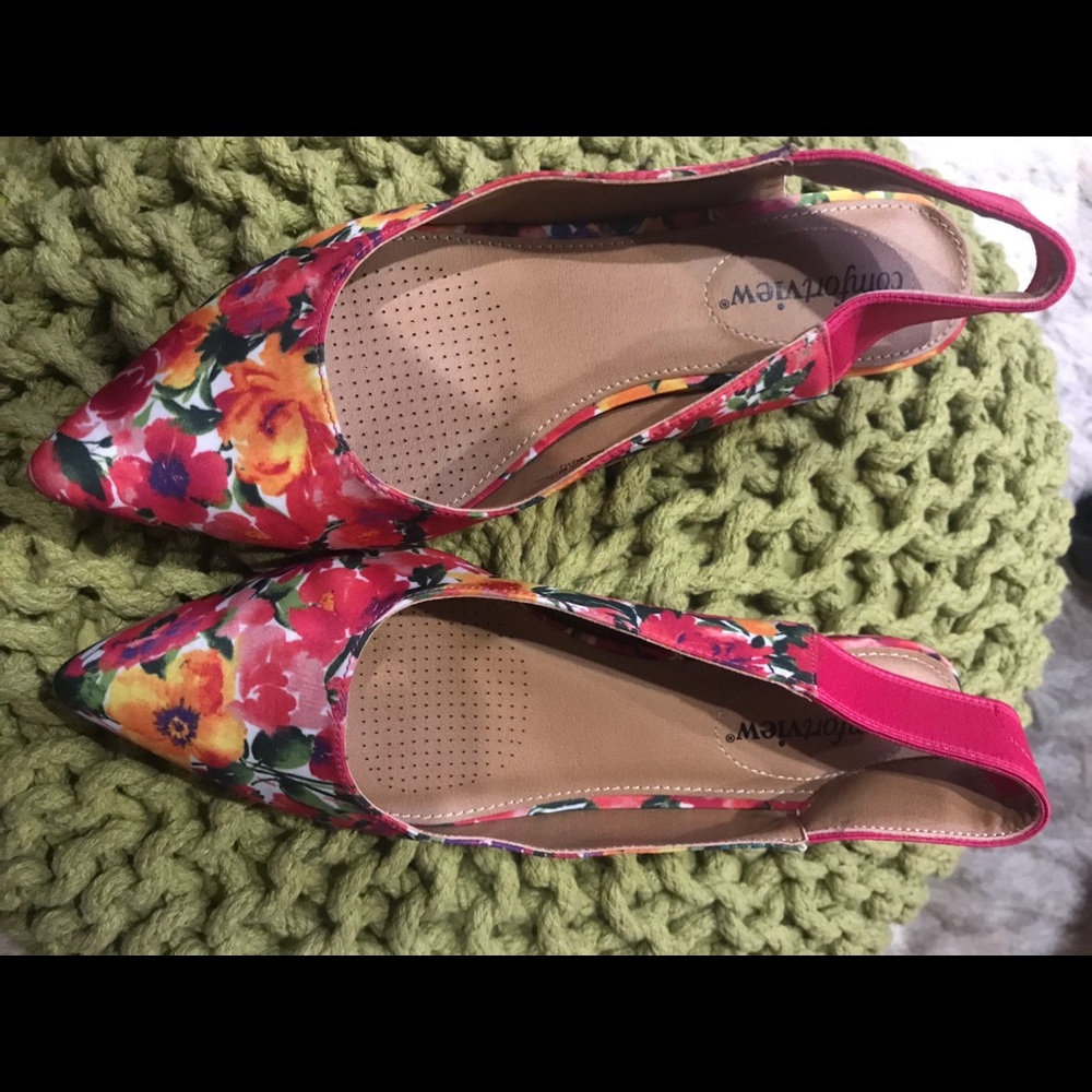 Comfort View Bright Floral Fabric pumps
